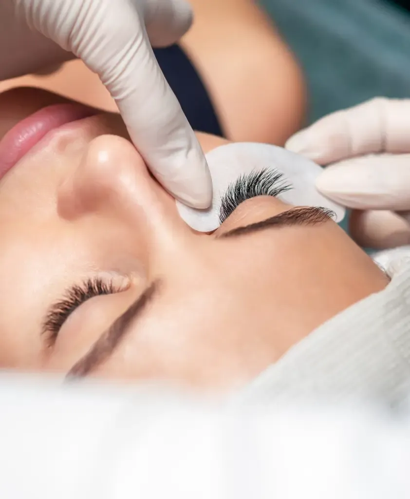 Augen- und Brauenbehandlungen bei JWC Kosmetik