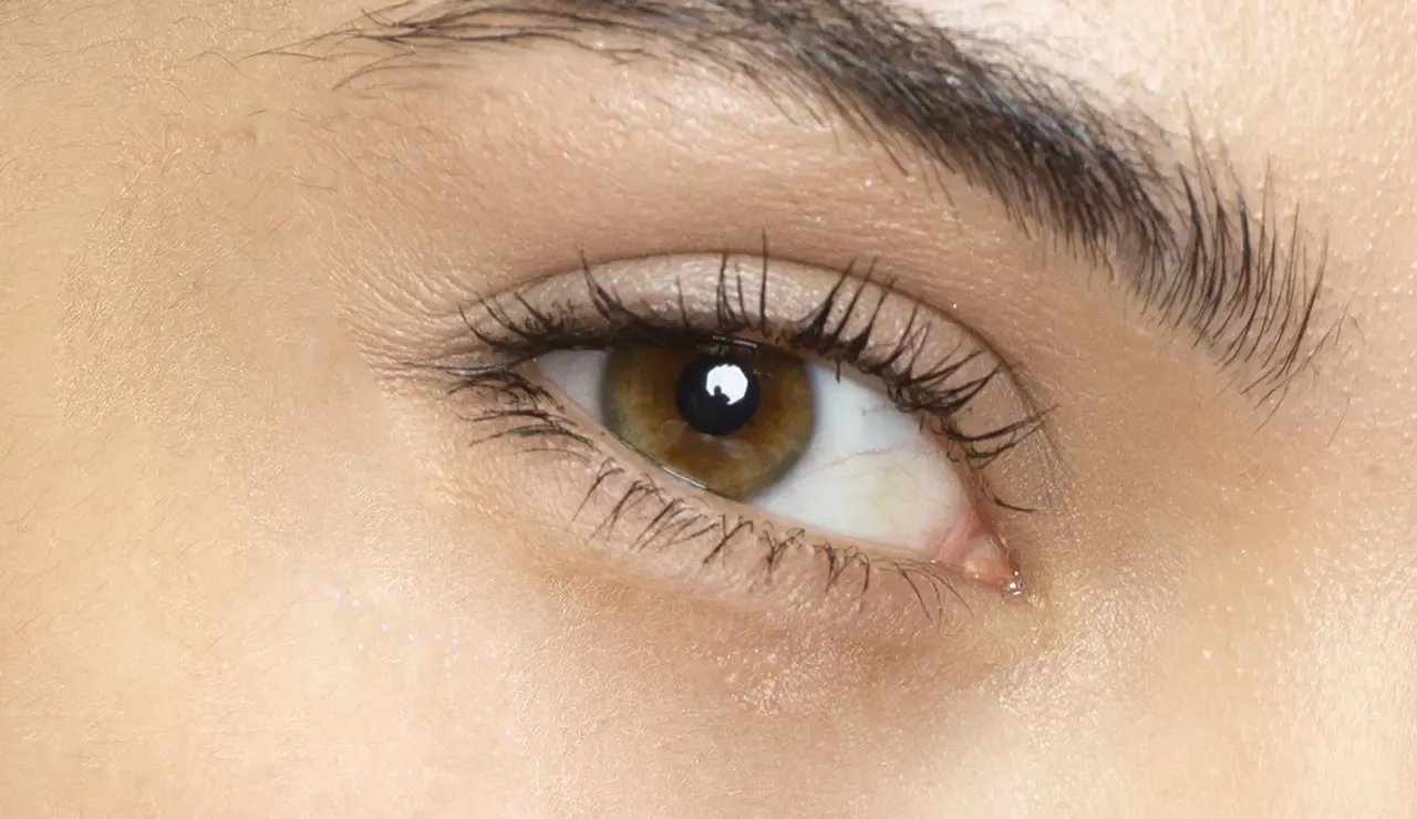 Wimpern Lifting und Färben Vorher bei JWC Kosmetik